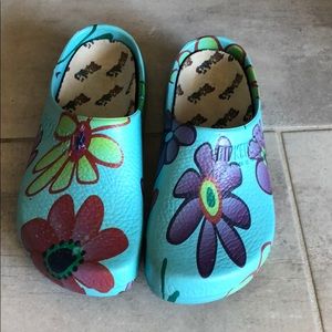 Flowered Birkenstock’s!
